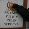 Naše panička všem všechno sežere i s navijákem :-)
